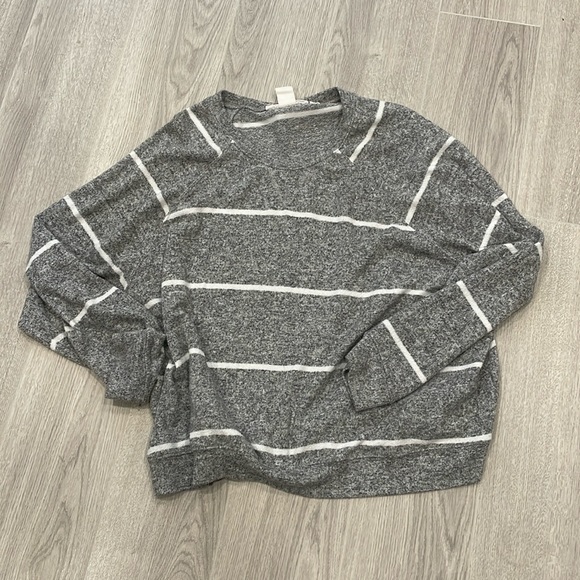 H&M Medium Top - Picture 1 of 2